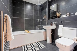 Handtücher, Seife, Toilettenpapier