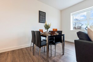 Dining - Modern Apartment in Jewellery Quarter (Birmingham)