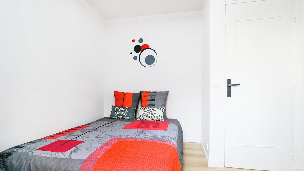 3 chambres, fer et planche à repasser, Wi-Fi, draps fournis