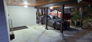 Property grounds - 5-Bedroom 4-Bathroom full house, "Breathtaking Views" (Lions Bay)