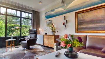 TV, fireplace, table tennis