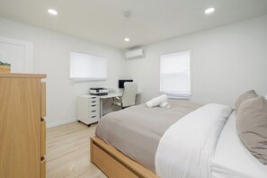 3 soverom, skrivebord, strykejern/-brett og wi-fi (inkludert)