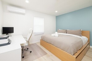 3 室のベッドルーム、デスク、アイロン / アイロン台、WiFi (無料)