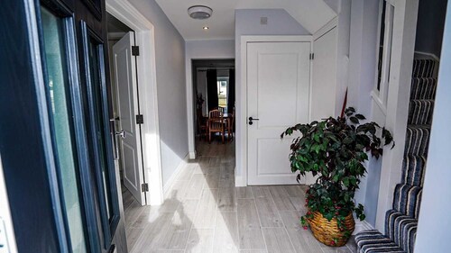 Modern 4-Bedroom Home with Free Parking