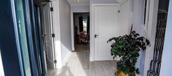 Modern 4-Bedroom Home with Free Parking