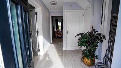 Modern 4-Bedroom Home with Free Parking