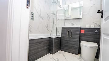 Casa superluxo, 4 quartos, para não fumantes, cozinha | Banheiro