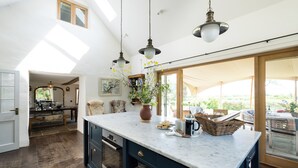 Coffee/tea maker, fridge, microwave, oven - Countryside retreat, accommodating 8 guests, the perfect tranquil escape for both people and pets. (Brecon Beacons)
