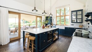 Private kitchen - Countryside retreat, accommodating 8 guests, the perfect tranquil escape for both people and pets. (Brecon Beacons)