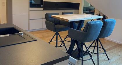 Großzügige Ferienwohnung für bis zu 8 Personen, fussläufig zum Zentrum.