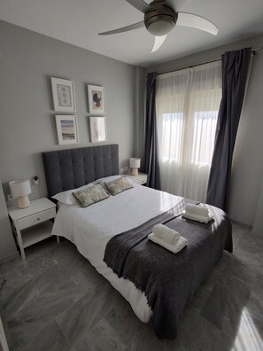 2 chambres, fer et planche à repasser, Wi-Fi gratuit, draps fournis