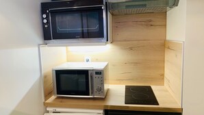 Kaffetrakter/tekoker, kjøleskap, ovn og oppvaskmaskin