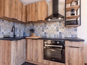 Fridge, microwave, dishwasher, coffee/tea maker