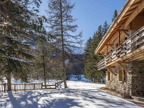 Renovated chalet with slope access, large garden and parking
