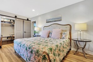 1 bedroom, iron/ironing board, free WiFi, bed sheets - Couples Retreat - Water Views Near Beach (Hilton Head Island)