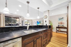 Interior - Couples Retreat - Water Views Near Beach (Hilton Head Island)