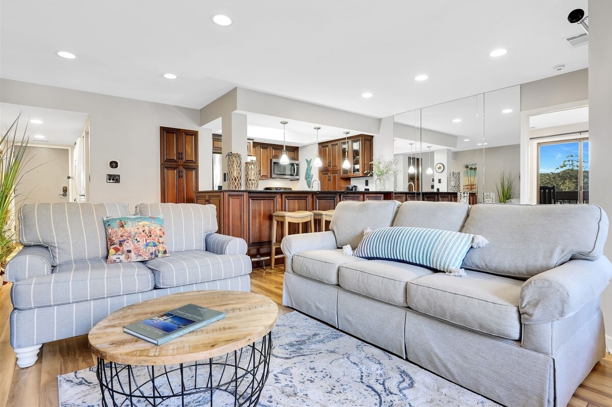 Water & Marina Views from Private Balconies! Near Beach Couples Retreat