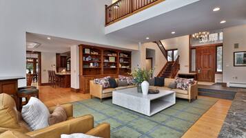 Smart-TV, Kamin, Tischfußball