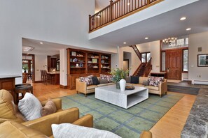 Smart TV, fireplace, table football - The Mountainside House - Luxury Home in Killington (Killington)