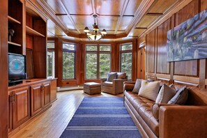 Téléviseur connecté, foyer, table de baby-foot