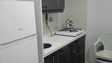 Classic Quadruple Room, Balcony | Private kitchen | Mini-fridge, stovetop, cookware/dishes/utensils