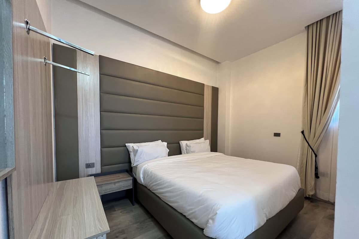1 bedroom, desk, laptop workspace, free WiFi