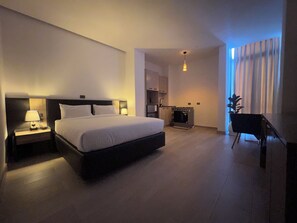 Lúxusstúdíósvíta | Skrifborð, vinnuaðstaða fyrir fartölvur, ókeypis þráðlaus nettenging