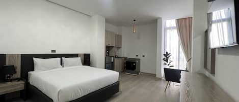 Luxe studio suite | Een bureau, een laptopwerkplek, gratis wifi