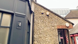 Exterior - Evan's Yard (Bicester)