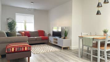 Superior Apartment, City View | Living area