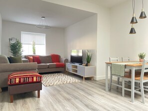 슈피리어 아파트, 시내 전망 | 거실 공간