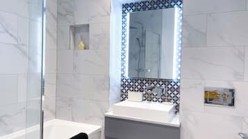 Deluxe Apartment, City View | Bathroom | Combined shower/tub, hair dryer, towels, soap