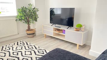 Superior Apartment, 2 Bedrooms, City View | Living area