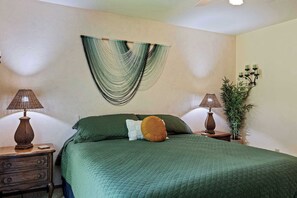 3 bedrooms, desk, iron/ironing board, travel cot