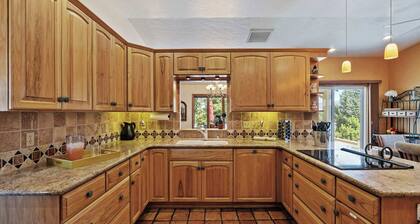 Prescott Golf Oasis Upscale Dog-Friendly Home
