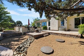 Terrace/patio - Prescott Golf Oasis  Upscale Comfort Dog Friendly (Dewey)