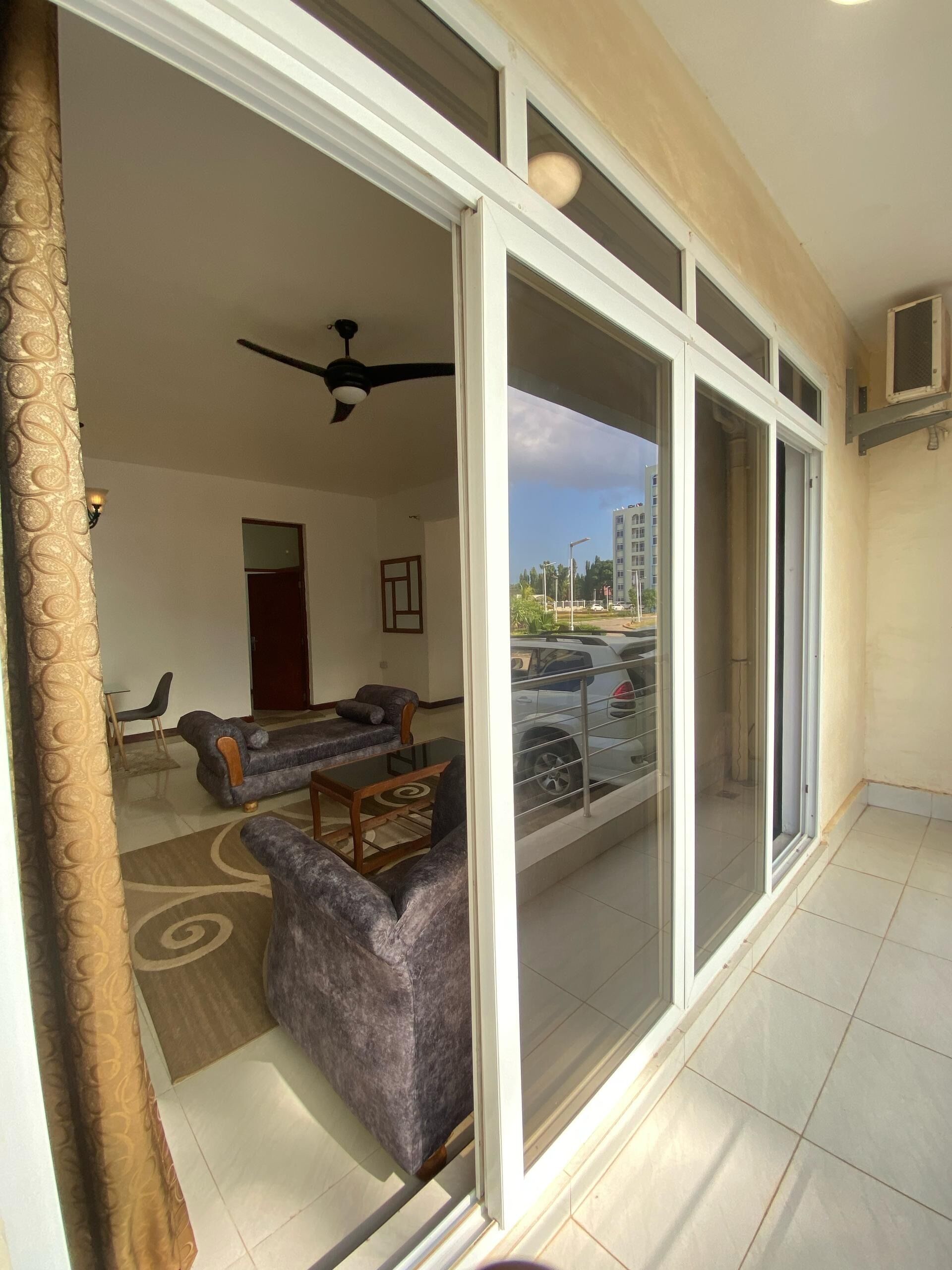 Basic-Apartment, Gartenblick | Wohnbereich | Flachbildfernseher