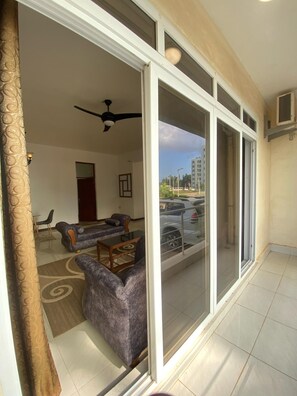 Basic Apartment, Garden View | Living area