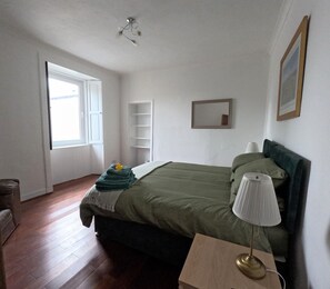 3 bedrooms, iron/ironing board, travel crib, free WiFi