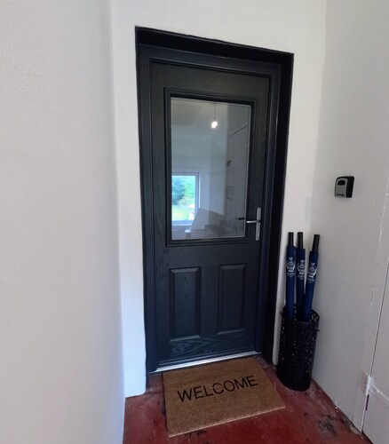 Troon town centre apartment. Great for golf, beach, coastal walks and much more.