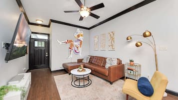 Een televisie en een kantoor