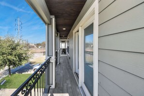 Exterior detail - Vibrant 3BR Getaway with Hot Tub (Houston)