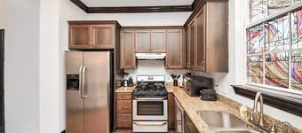 Stylish Houston Getaway with Hot Tub