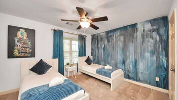 3 bedrooms, iron/ironing board, WiFi, bed sheets