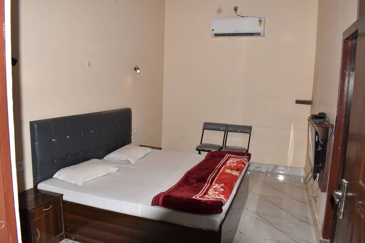 Standard Double Room | Free WiFi