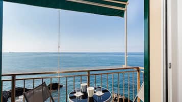 Basic-Apartment, Balkon | Blick auf das Wasser