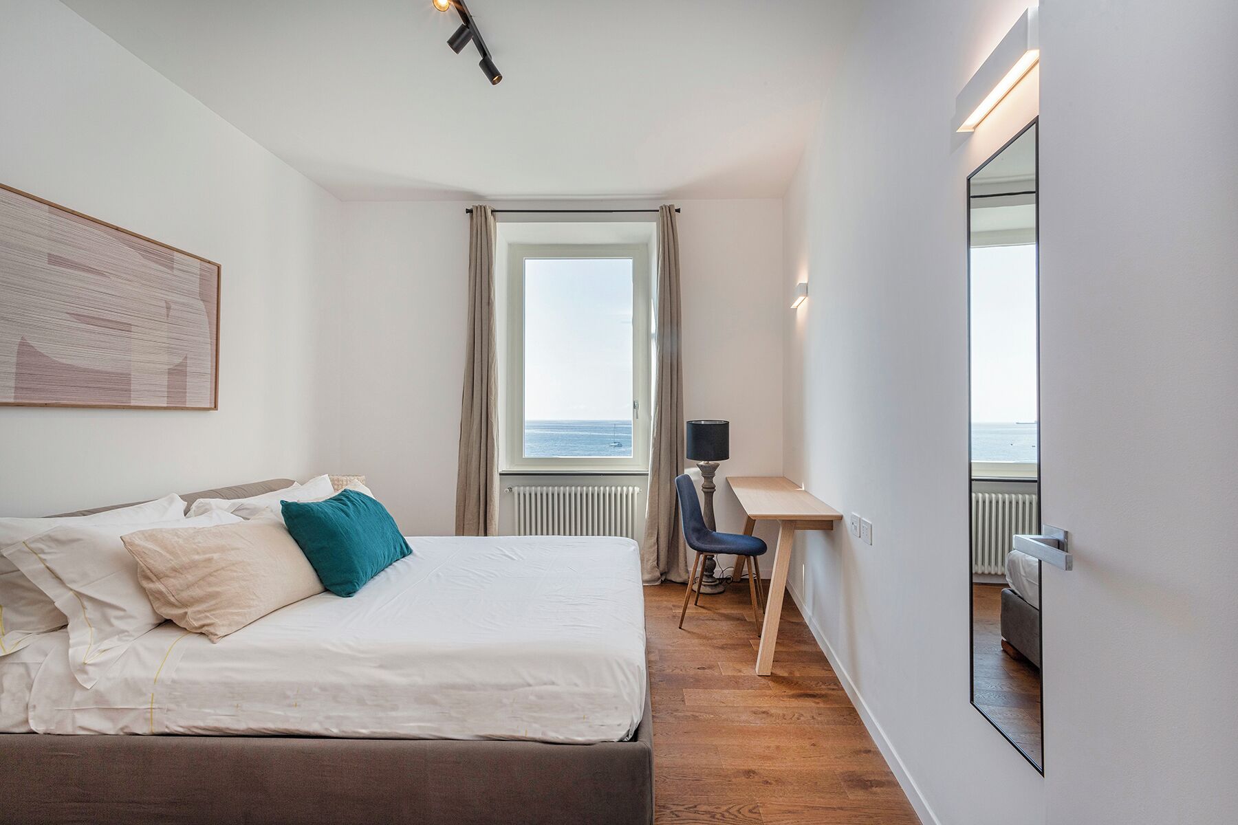 基础公寓, 阳台 | 1 多间卧室、熨斗/熨衣板