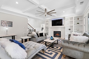 Smart TV, fireplace