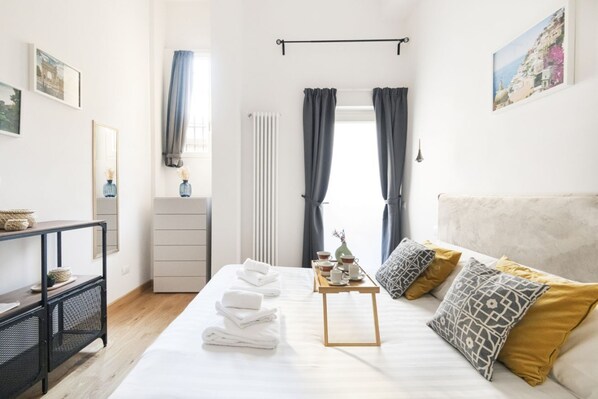 Iron/ironing board, WiFi, bed sheets