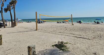GULF VIEW! Cozy and clean 1-bedroom condo - just 3 minutes from the BEACH! #3405